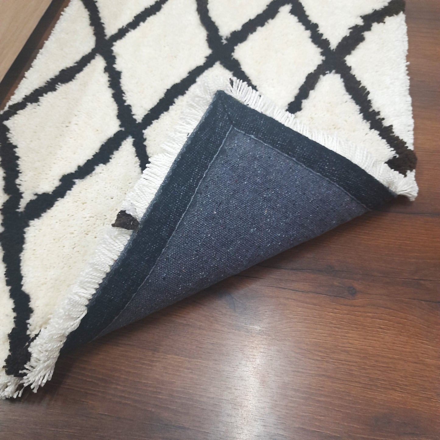 Plush Soft Washable Shaggy White Carpet With Black Check Design /Bedside Runners by Avioni Home