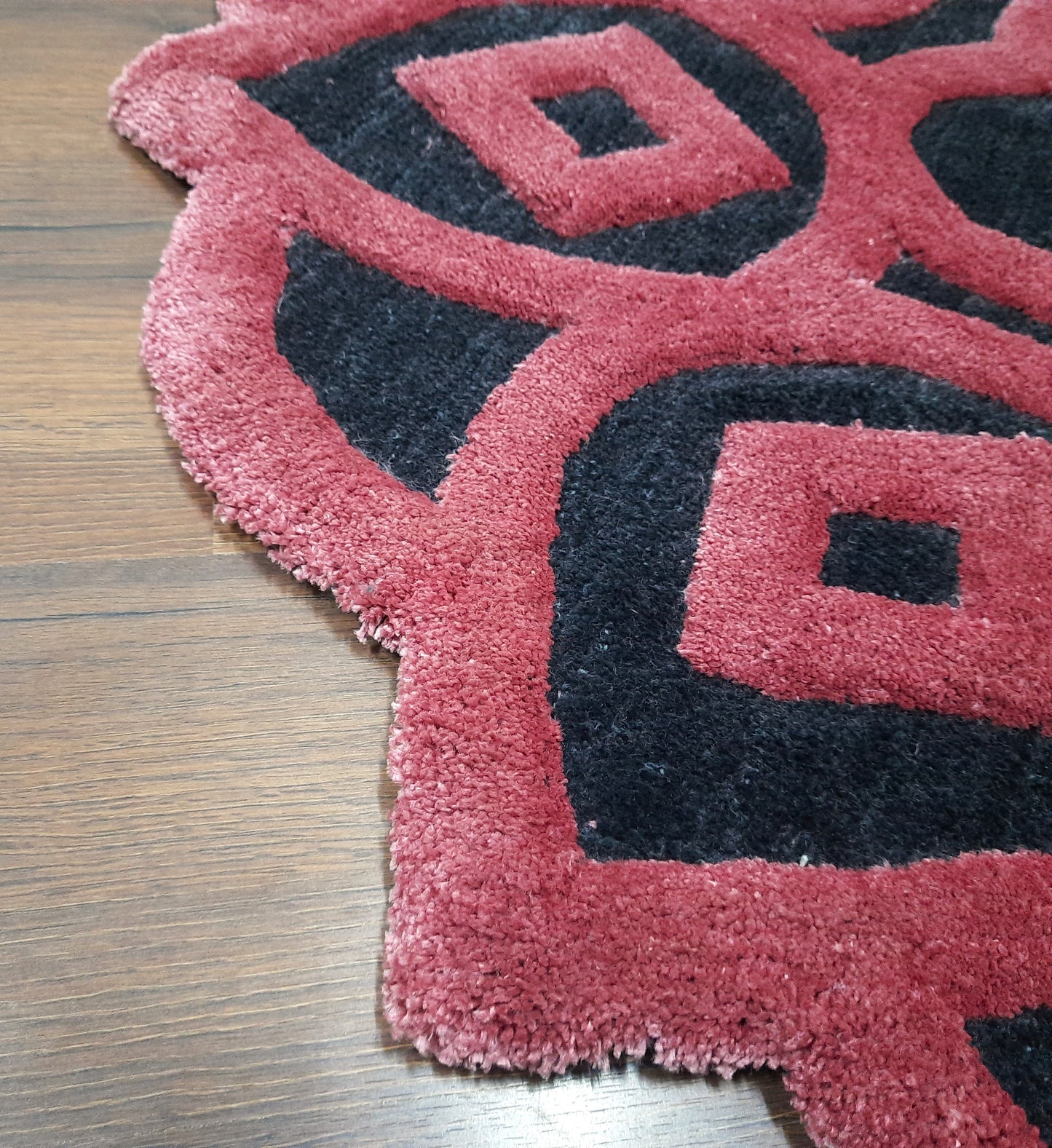 Avioni Home Rangoli Design Micro Yarn Round Carpet In Pink/Wine & Black| Soft, Non-Slip, Easy to Clean