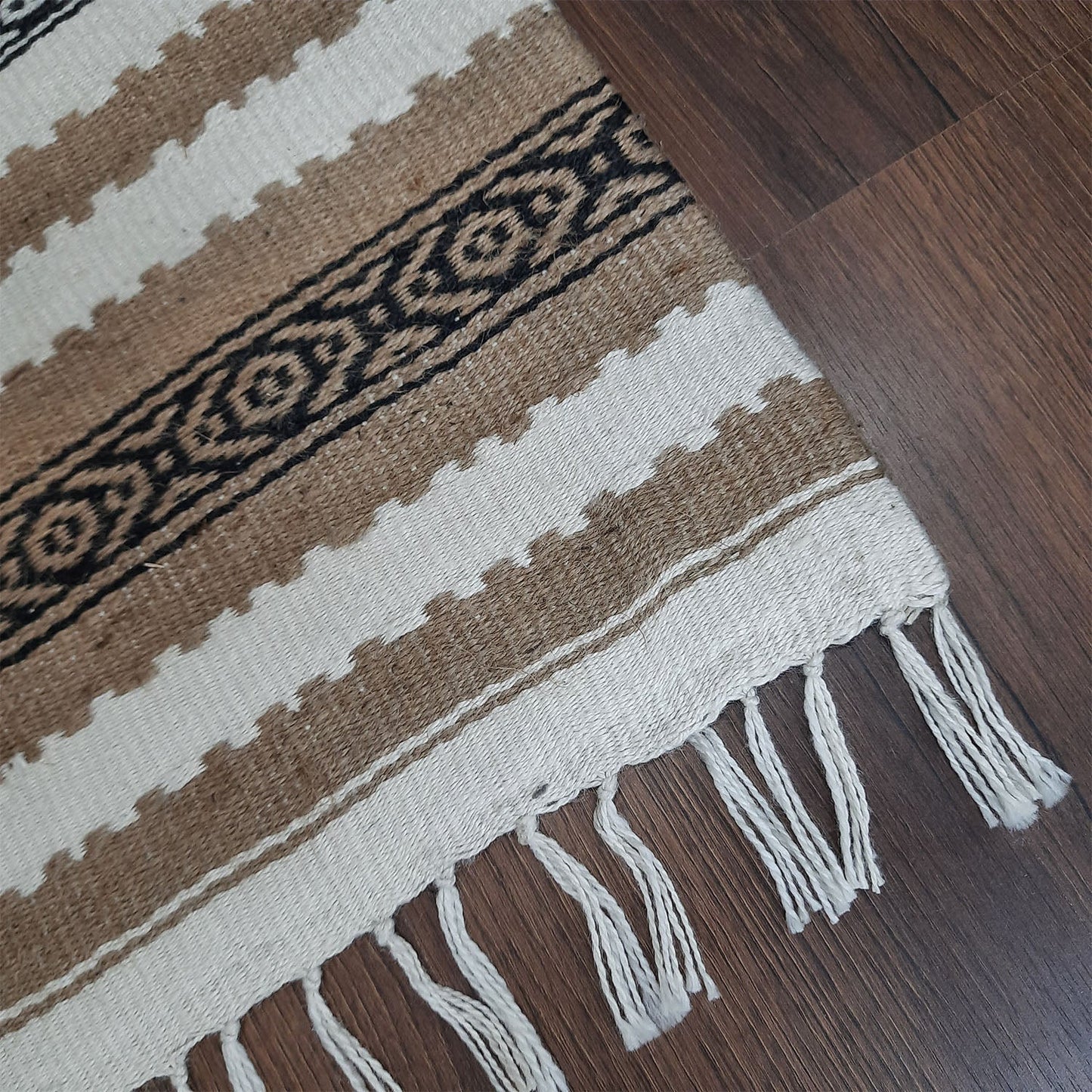 AvioniHome Birchwood Collection : Modern Jute/PET Yarn Handmade Area Carpet| Design: CARJUTPET006-WIBAC