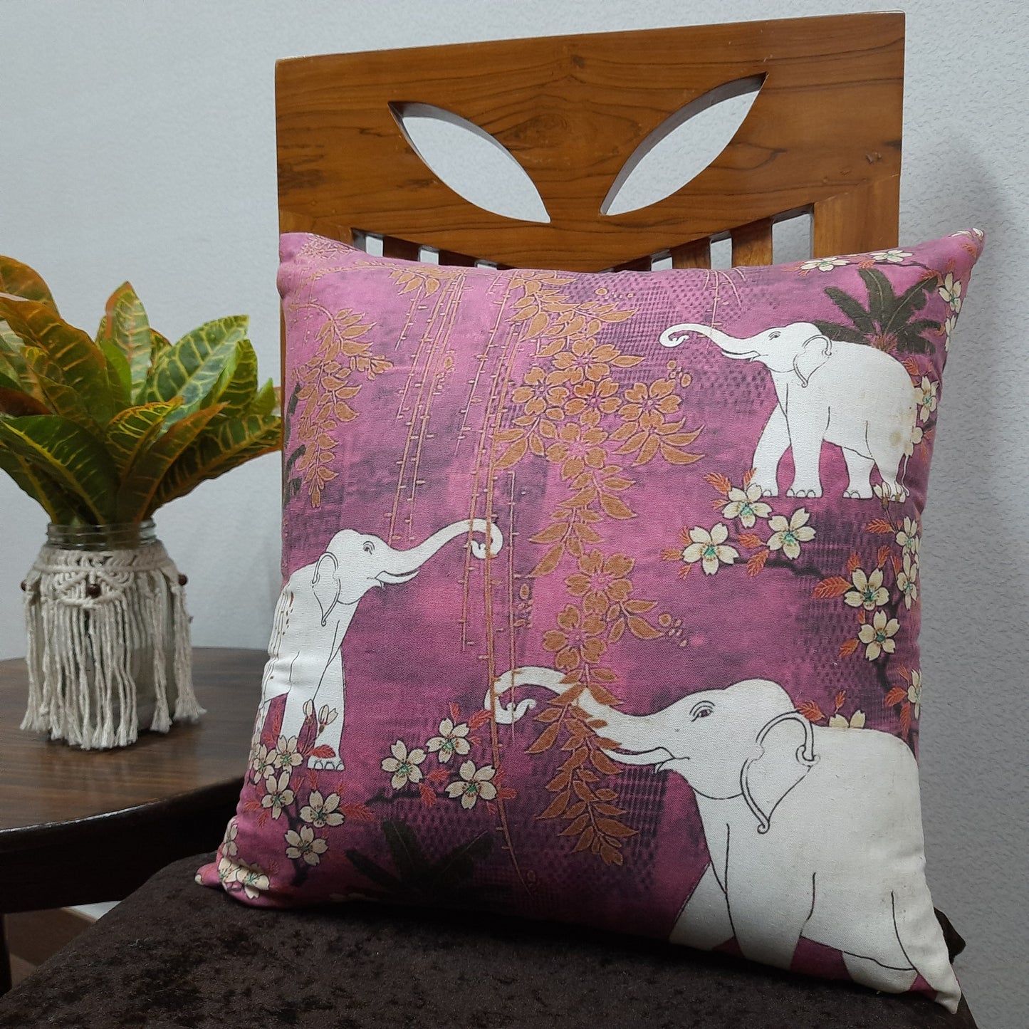 Riviera Collection-Cushion Covers In Glace Cotton For Regular Use –White Elephants Symbol of Peace – 40cm x 40cm (~16″ x 16″) – Set of 5