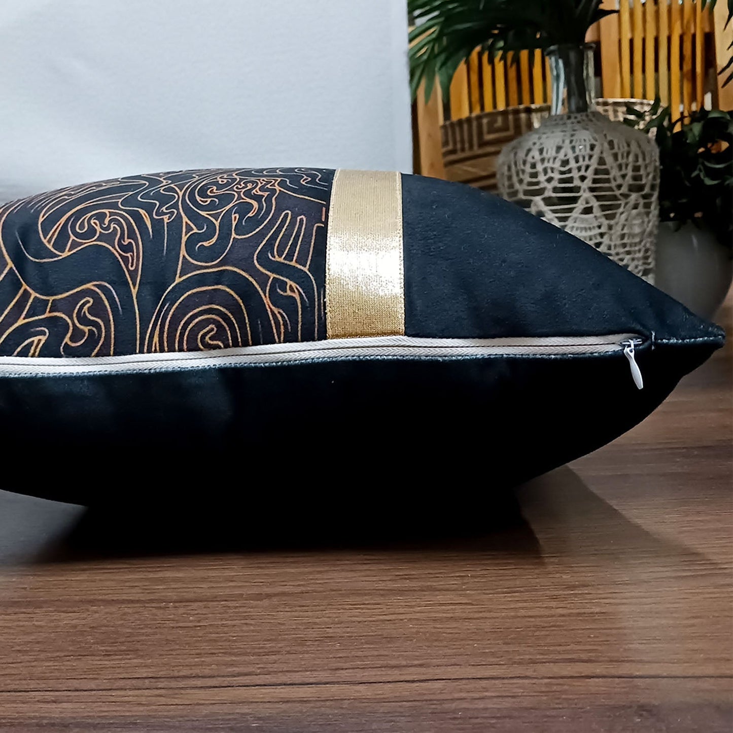 Cushion Covers Super Soft – Beautiful Golden Touch Black Abstract Design – 40cm x 40cm (~16″ x 16″)