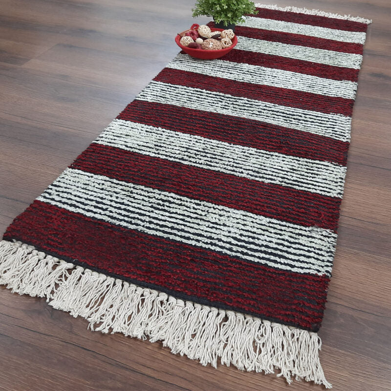 Avioni Handloom Washable Red and White Solid Premium Bedside Carpet (55cm x 137cm (~22″ x 55″))