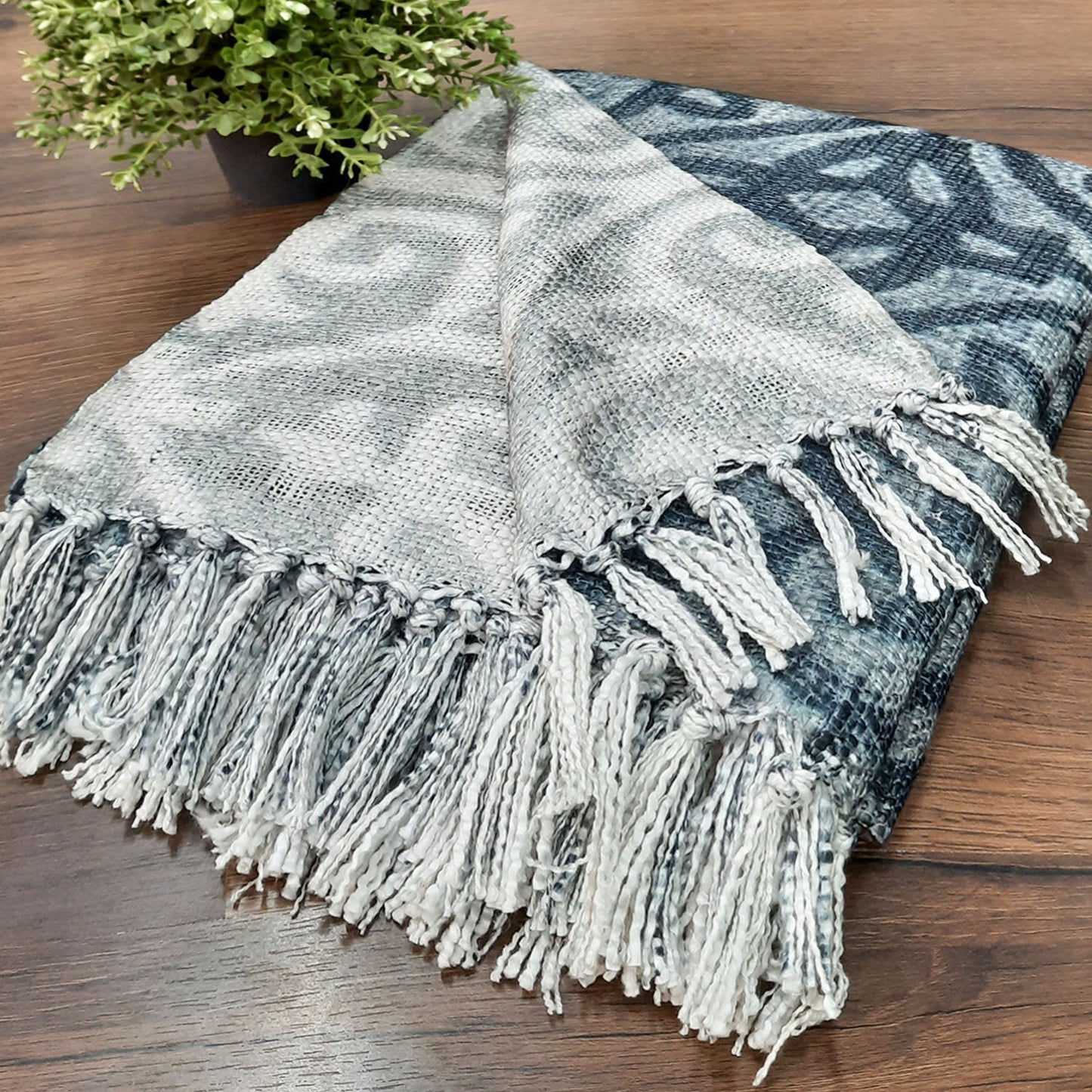Avioni Beautiful Soft Sofa Throw | Grey & White Double Side Design | Virgin Premium Polyester Slub Handloom Sofa Throw