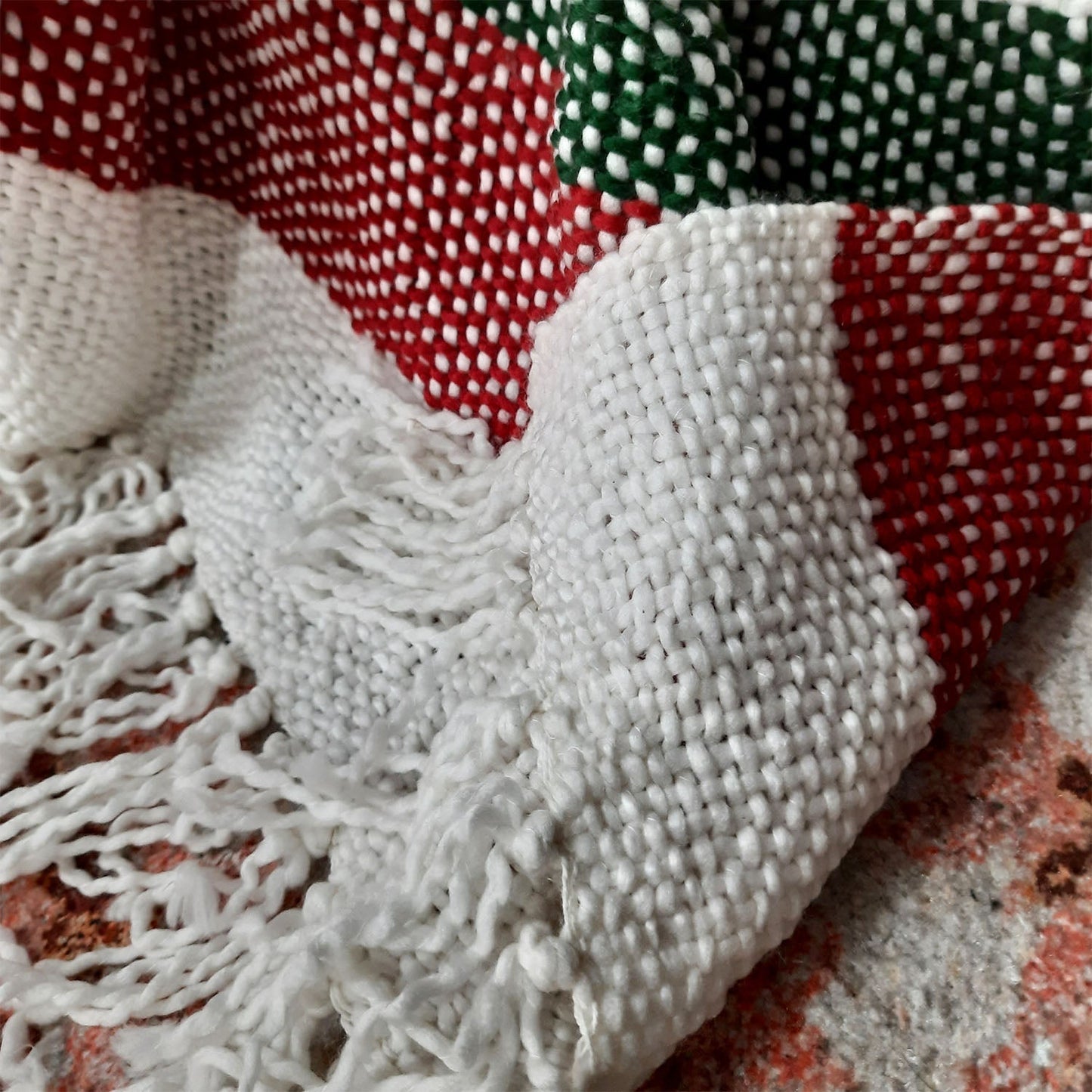 Avioni Sofa Throws/Blankets Super Soft Acrylic Handloom Weaved Red Green (Aura Collection)-127×152 cm (50 x 60 Inch)