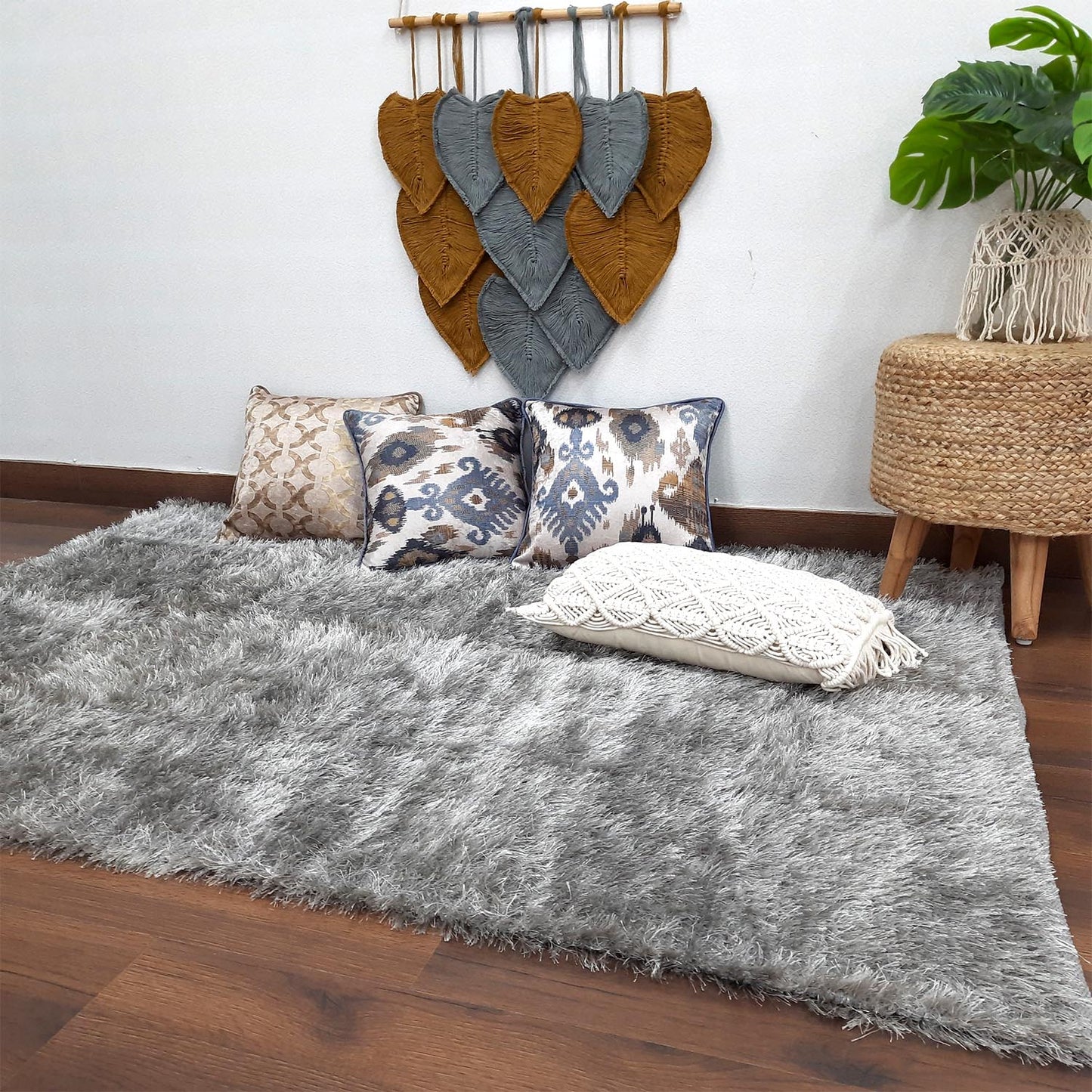 Avioni Handloom Flurry Yarn Fur Dhurrie – Reversible Silver