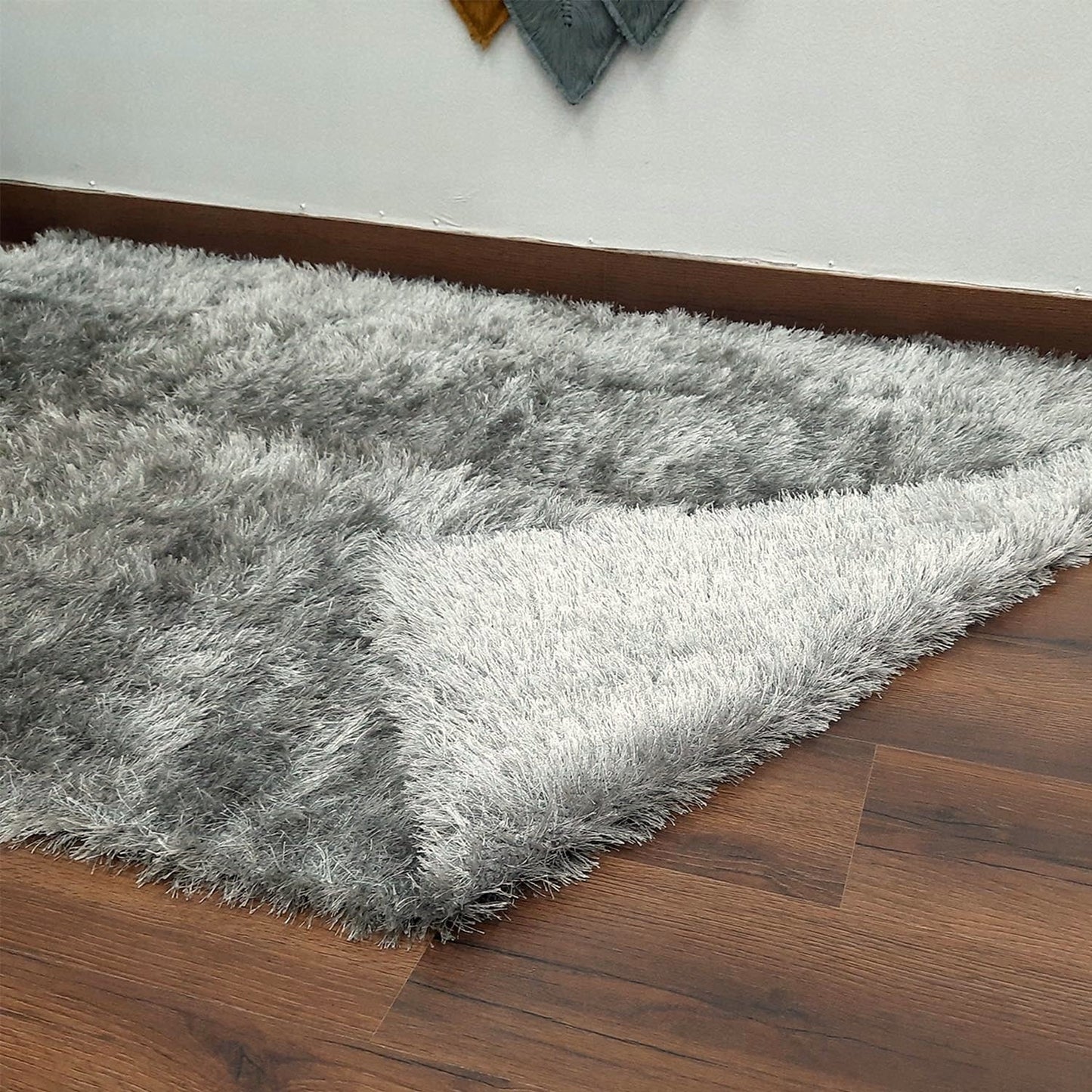 Avioni Handloom Flurry Yarn Fur Dhurrie – Reversible Silver