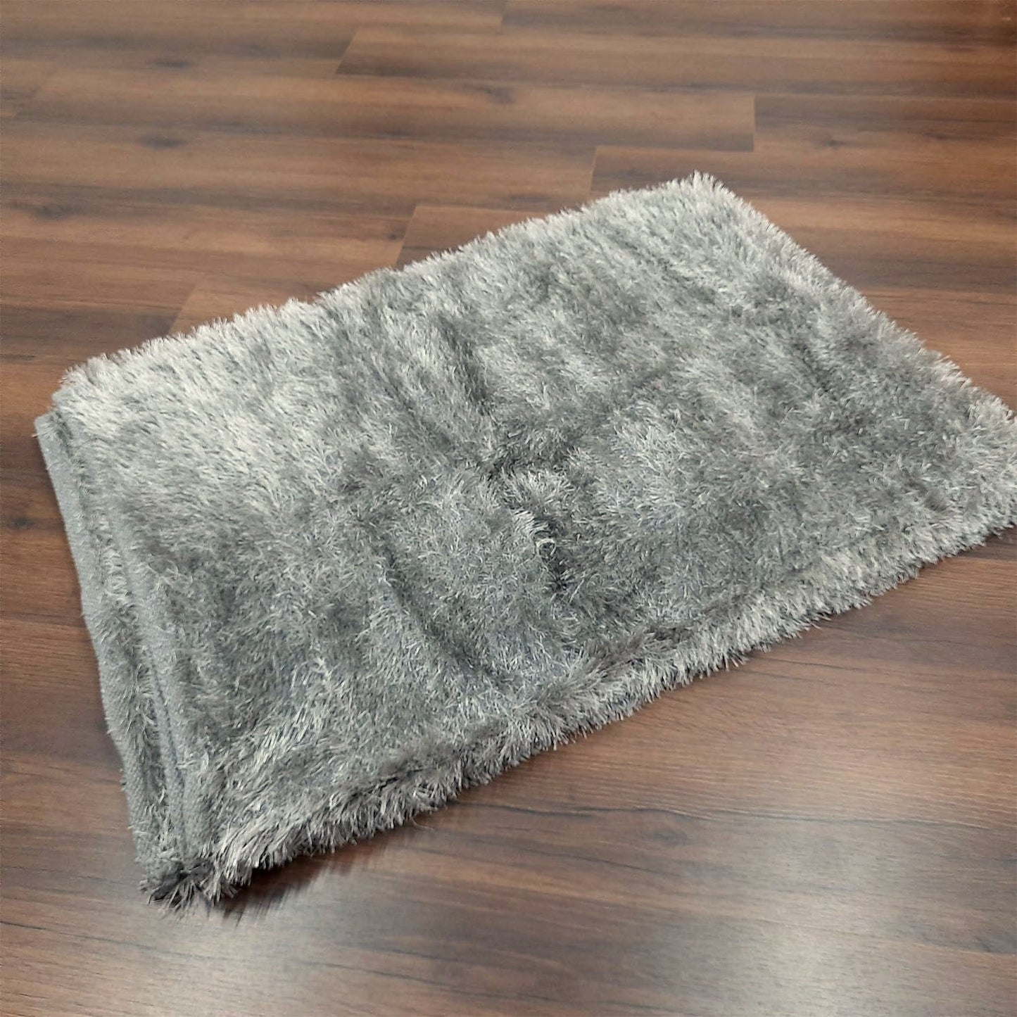 Avioni Handloom Flurry Yarn Fur Dhurrie – Reversible Silver