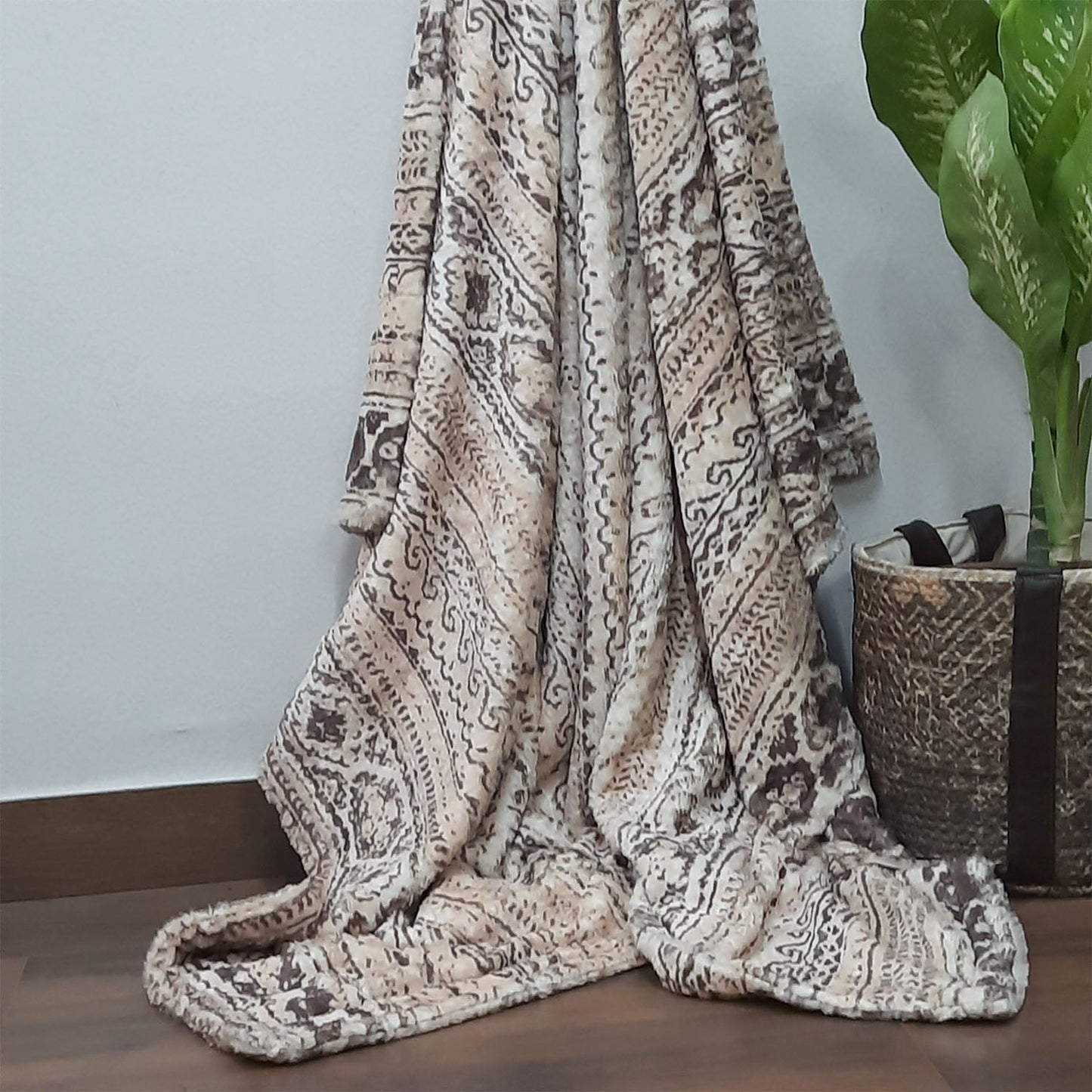 Avioni Home Everlasting Comfort Faux Fur Throw Blanket – Double Sided, Soft, Warm, Cozy, Luxury, Fluffy Blankets for Couch and Bed – Ethnic Print for Sofa Large (180x145cm)