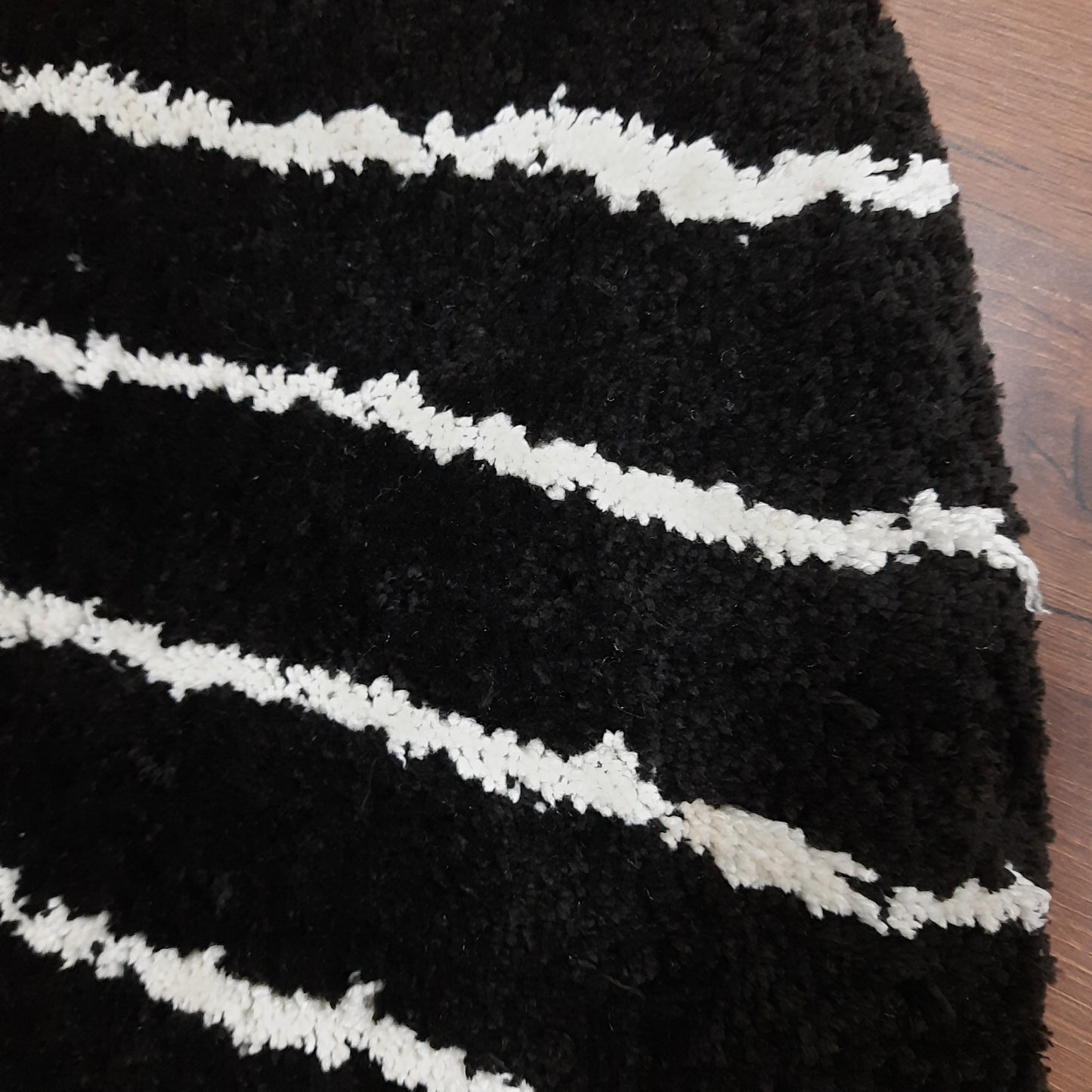 Avioni Home Atlas Collection - Moroccan Style Microfiber Round Carpet In White & Black| Soft, Non-Slip, Easy to Clean