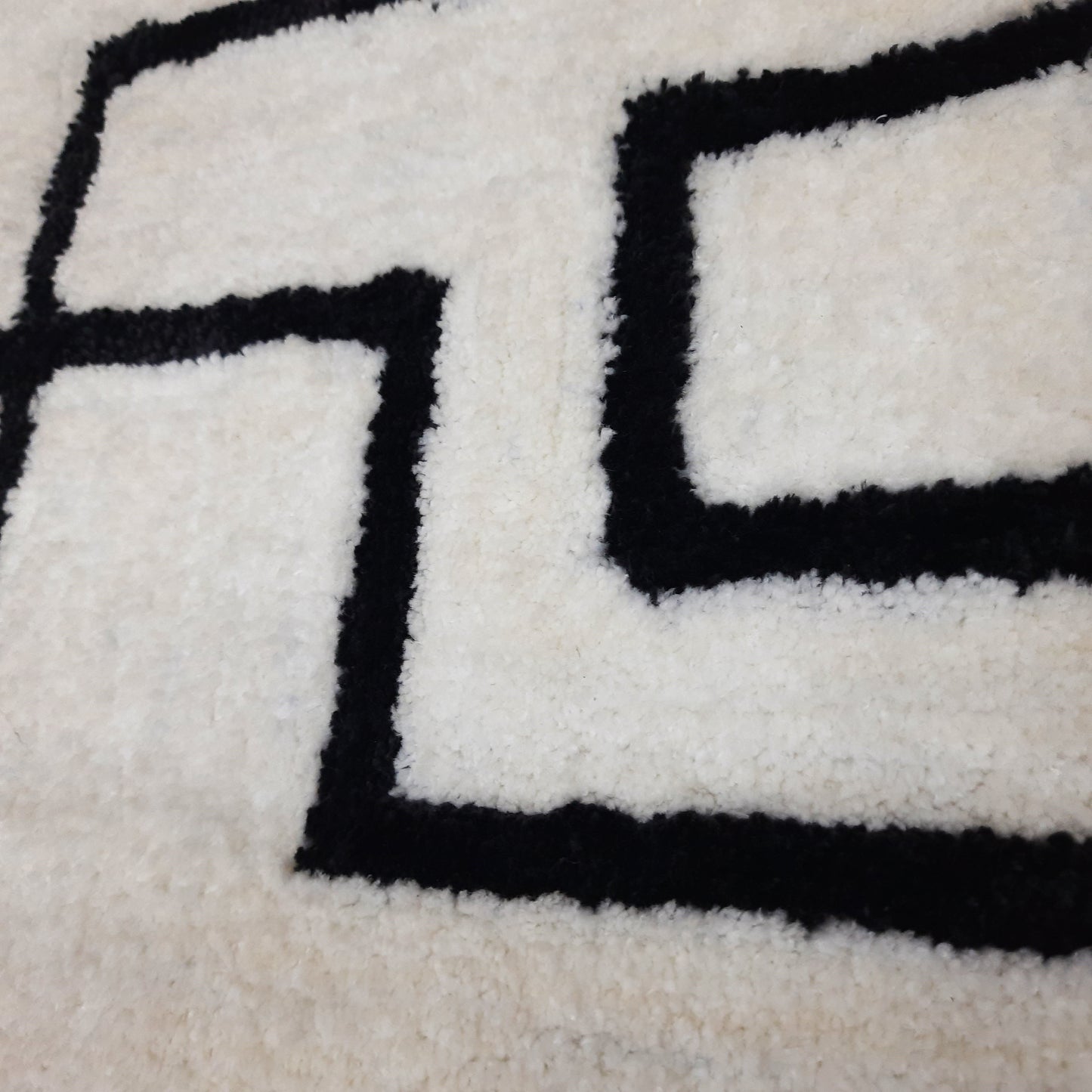 Avioni Home Atlas Collection -Shag Carpet In Black & White Color | Soft, Non-Slip, Easy to Clean