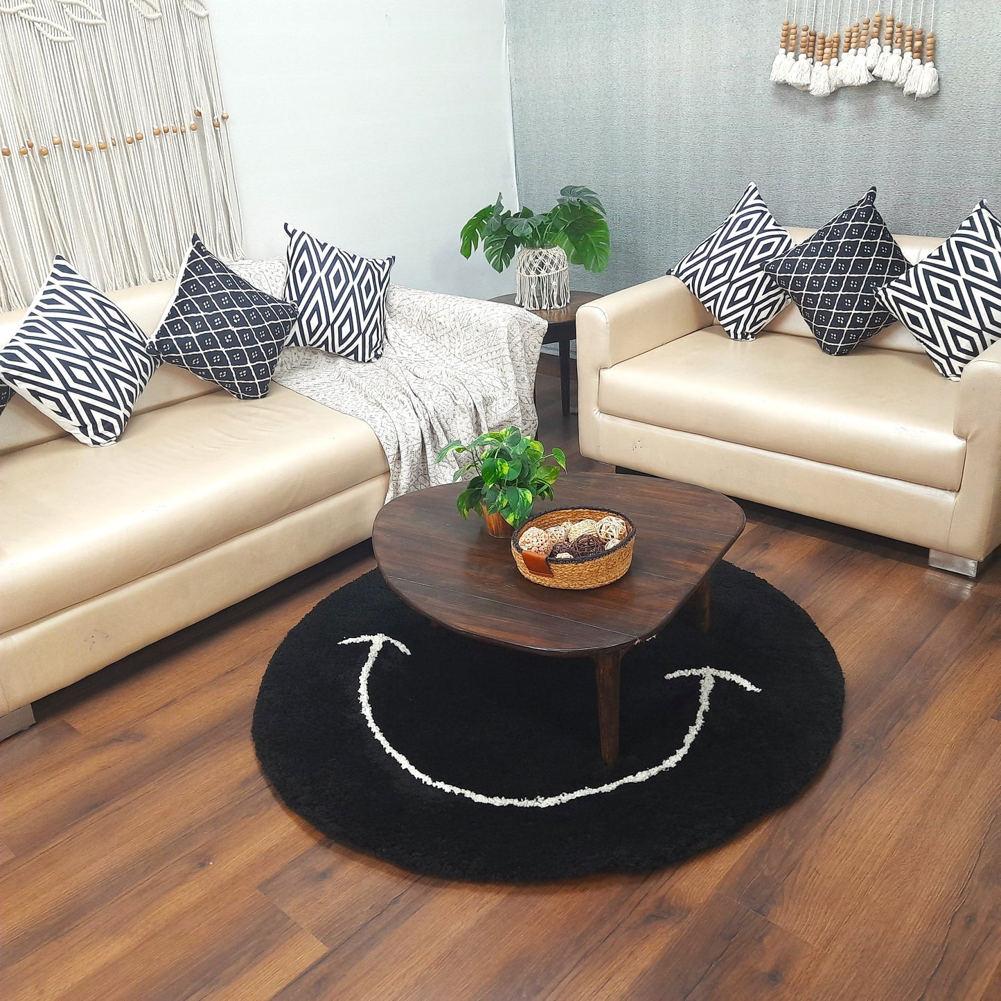 Avioni Home Atlas Collection - Smiley Design Round Carpet In Black| Soft, Non-Slip, Easy to Clean