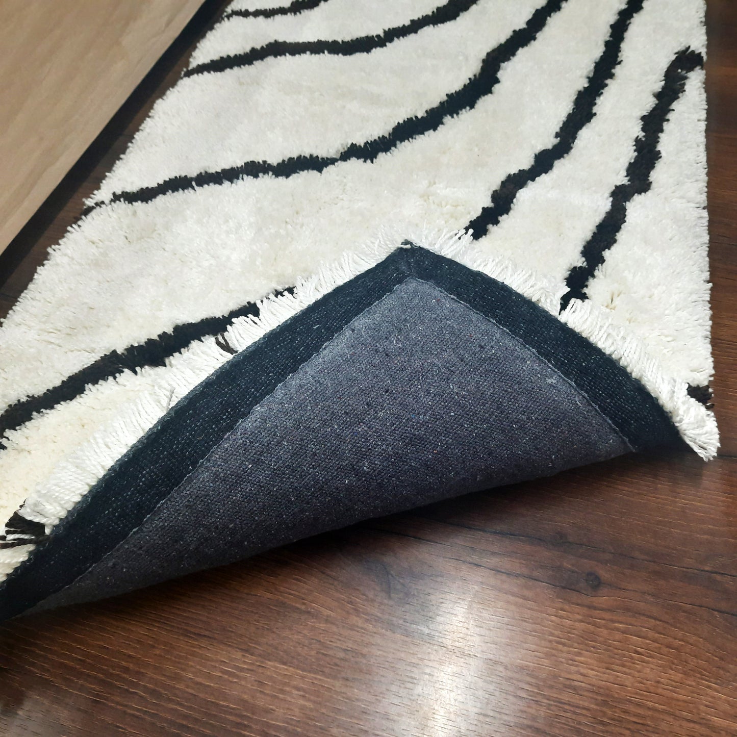 Handloom Shaggy White Carpet With Black Wave Design /Bedside Runners by Avioni Home