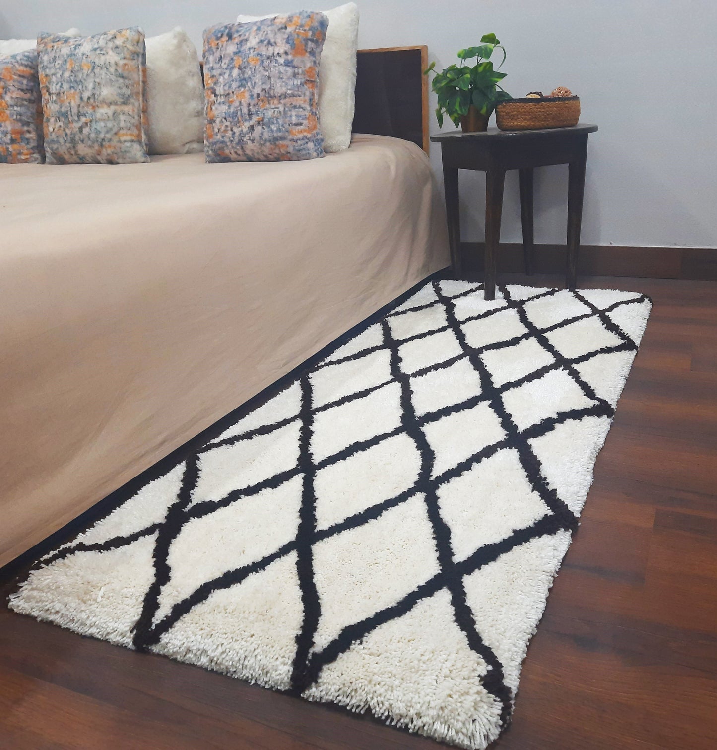 Plush Soft Washable Shaggy White Carpet With Black Check Design /Bedside Runners by Avioni Home