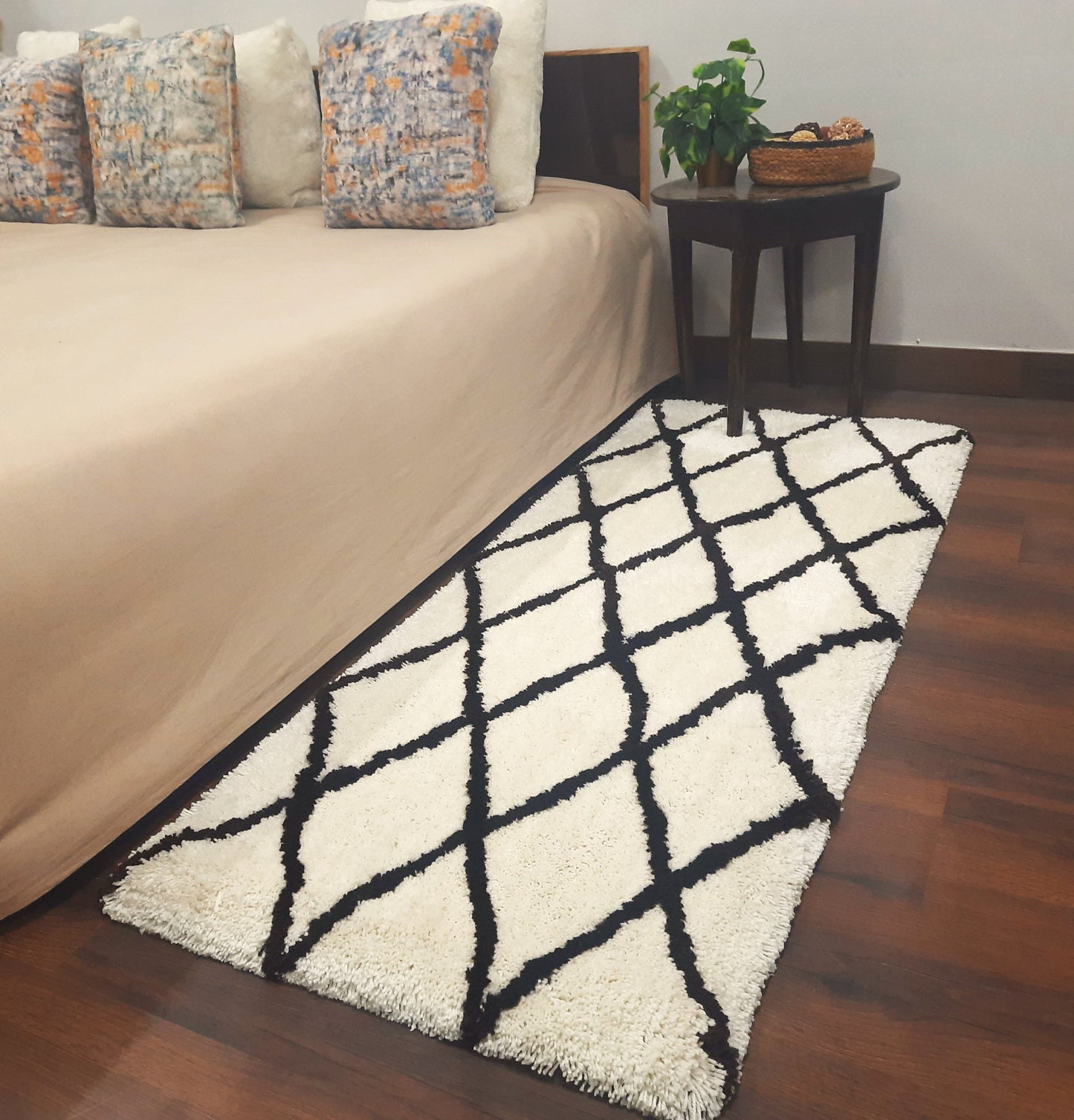 Plush Soft Washable Shaggy White Carpet With Black Check Design /Bedside Runners by Avioni Home