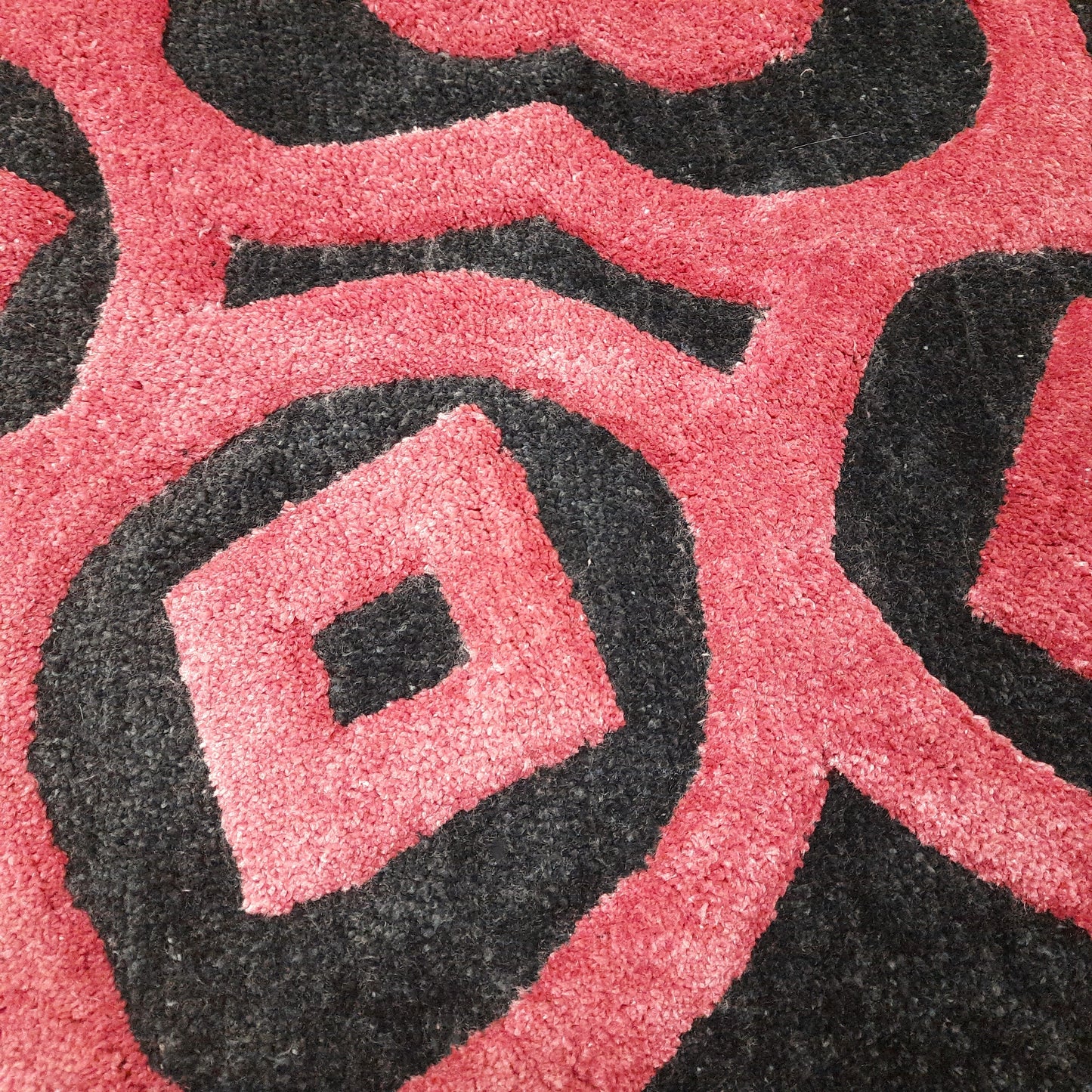 Avioni Home Rangoli Design Micro Yarn Round Carpet In Pink/Wine & Black| Soft, Non-Slip, Easy to Clean