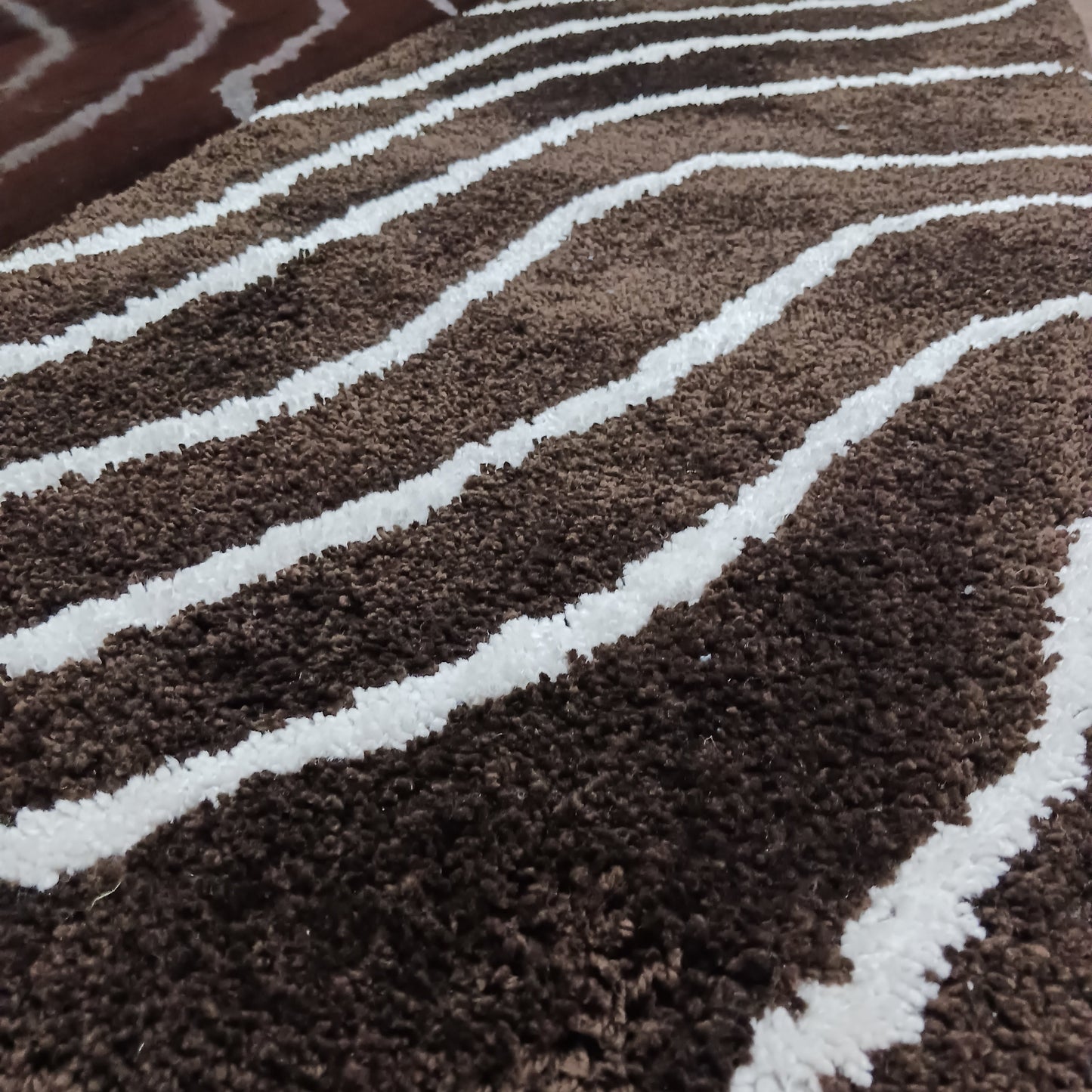 Handloom Shaggy Coffee Carpet With White Wave Design /Bedside Runners by Avioni Home