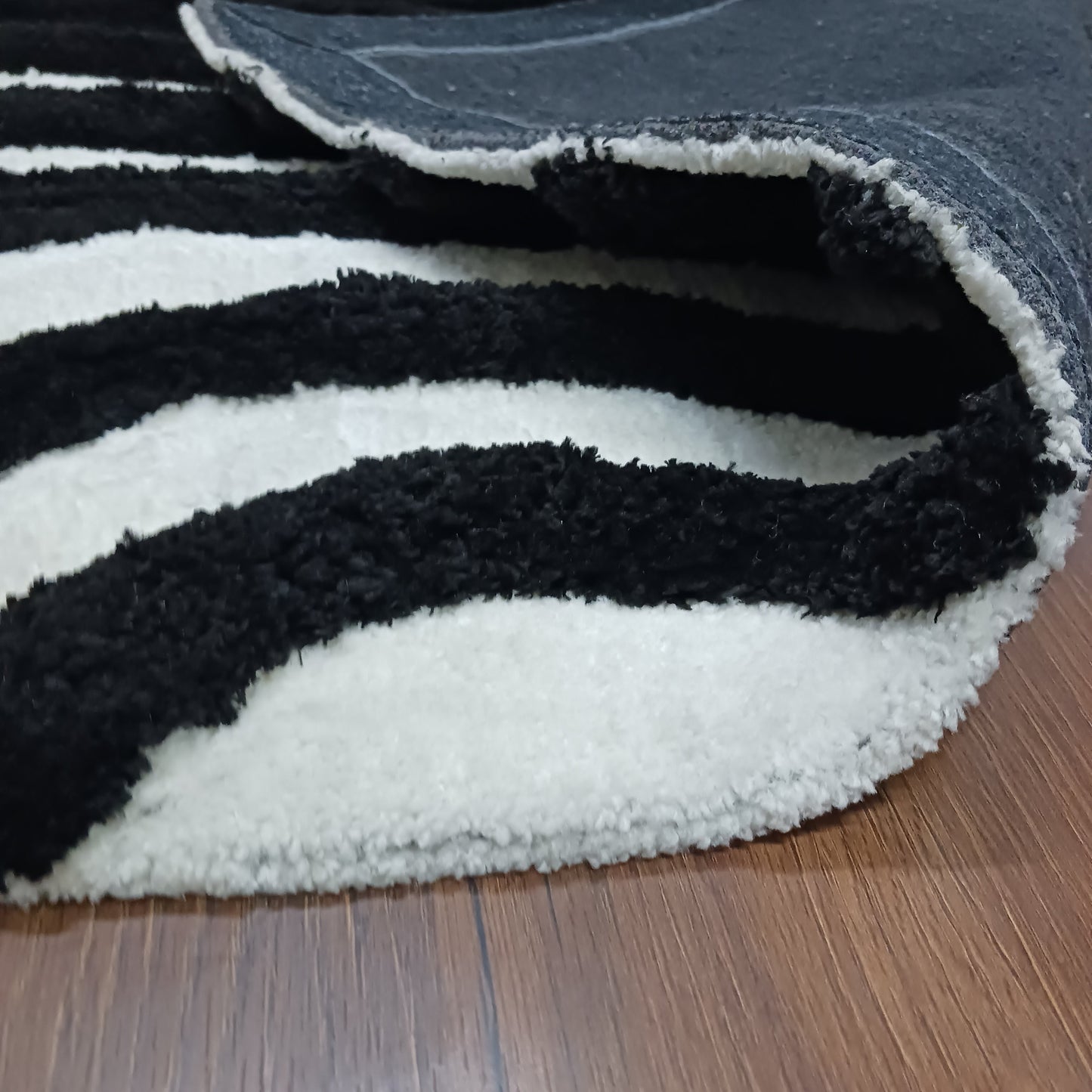 Avioni Home Microfiber 3D Monochrome Carpet In Black & Ivory| Soft, Easy to Clean