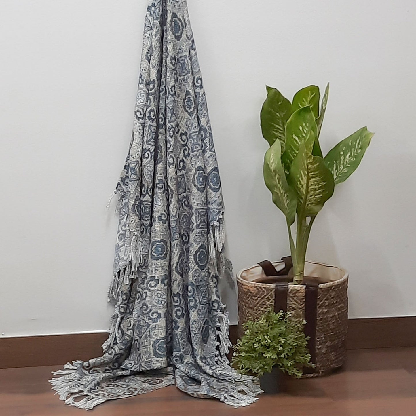 Avioni Beautiful Soft Sofa Throw | A must add to your living room | Traditional Double Design Virgin Premium Polyester Slub Handloom Sofa Throw