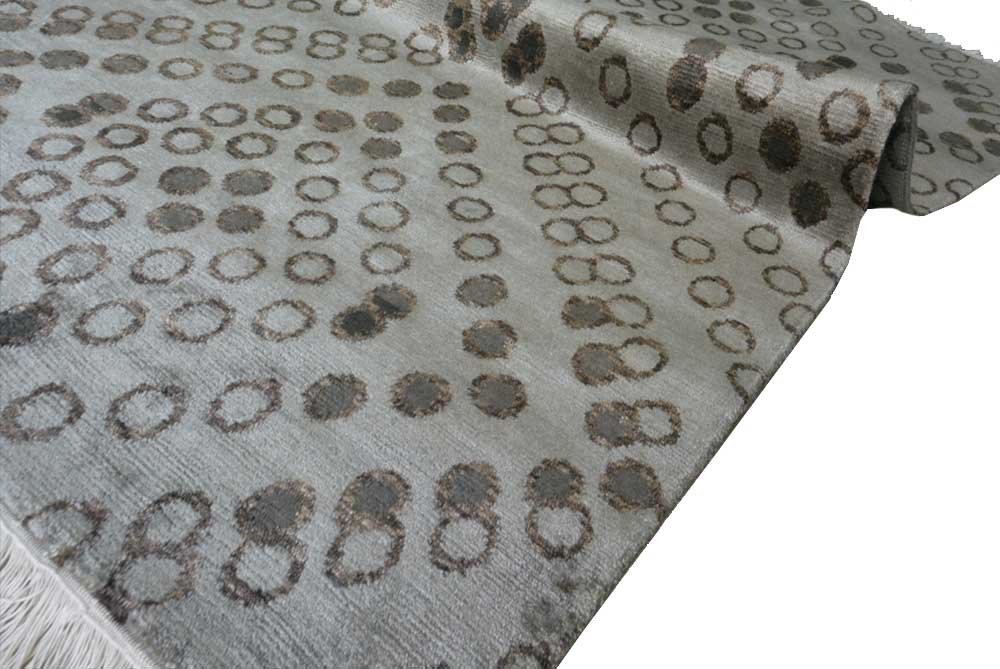 Hand Knotted Kashmiri Premium Silk Carpet In Beige -225 Knots per Sq Inch – 120cm x 180cm (~4×6 Feet)-Gift for Generations by Avioni