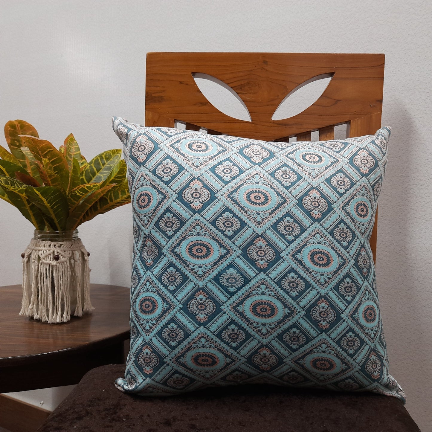 Riviera Collection-Cushion Covers In Glace Cotton For Regular Use –Traditional Design– 40cm x 40cm (~16″ x 16″) – Set of 5