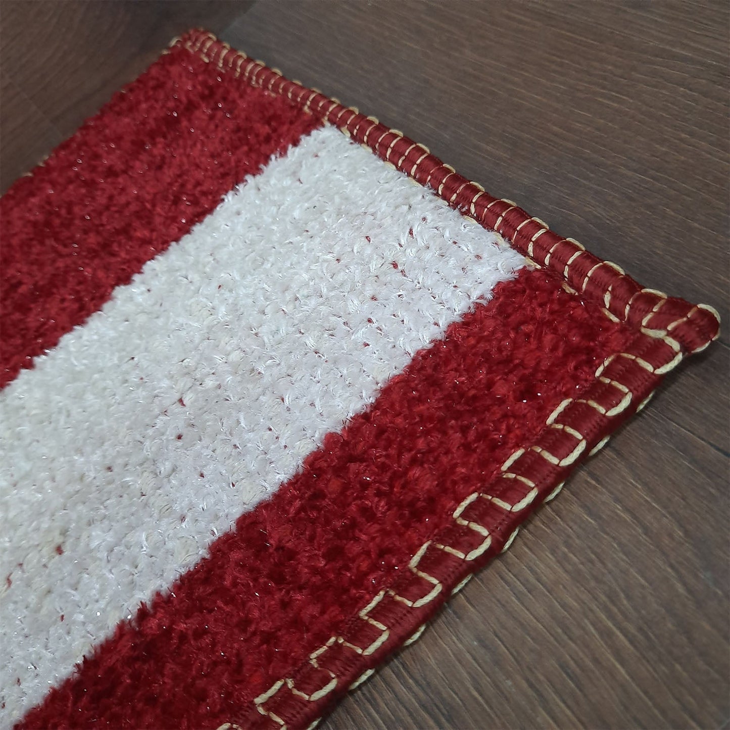 SET OF FOUR | Avioni SlipToGrip Universal Doormat | Red & White, Size 35cm x 55cm | Anti Slip, Durable & Washable | Outdoor & Indoor