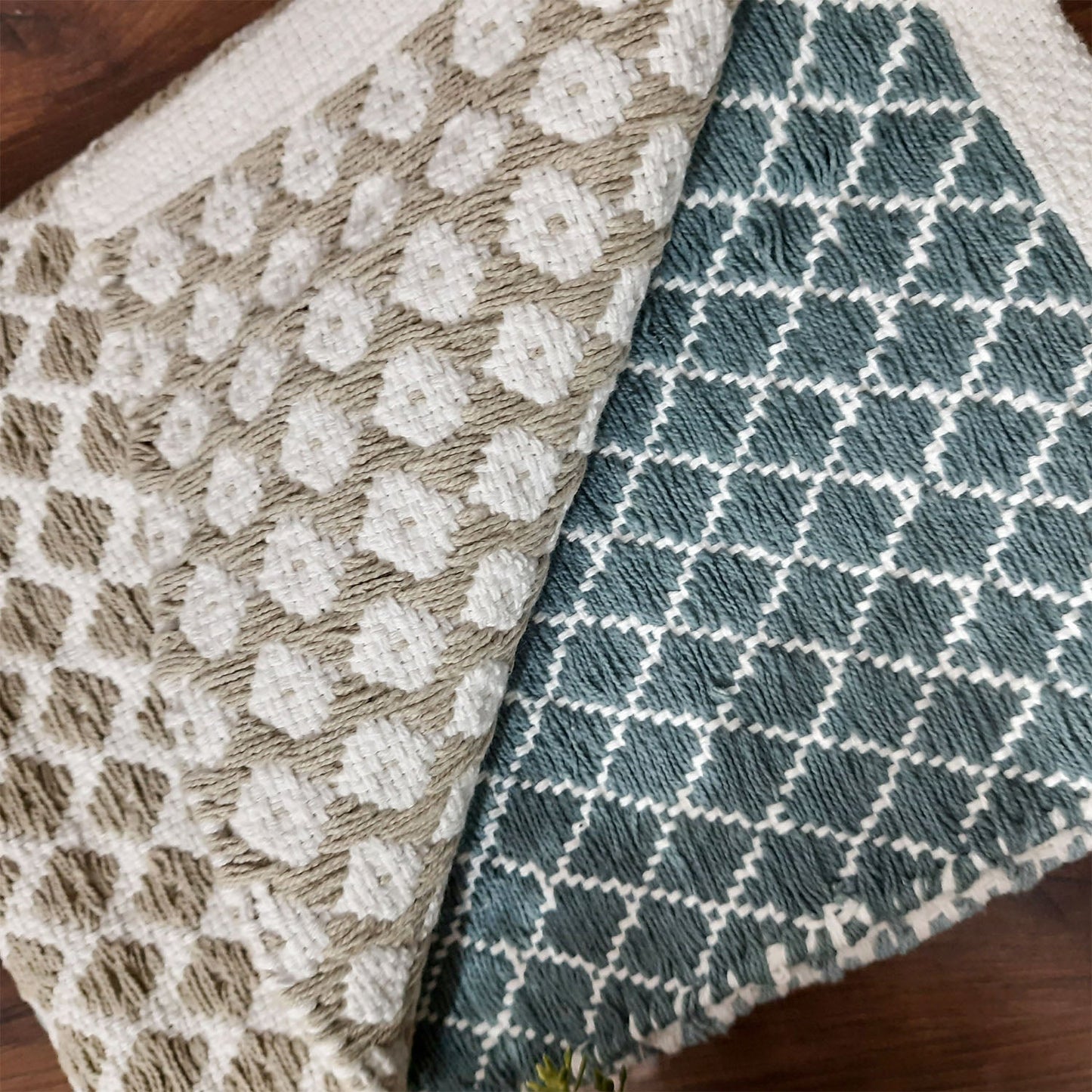 Avioni Contemporary Look Cotton Handloom weaved Floor Rug / Durrie – 120cm x 180cm (~4×6 Feet) – Green