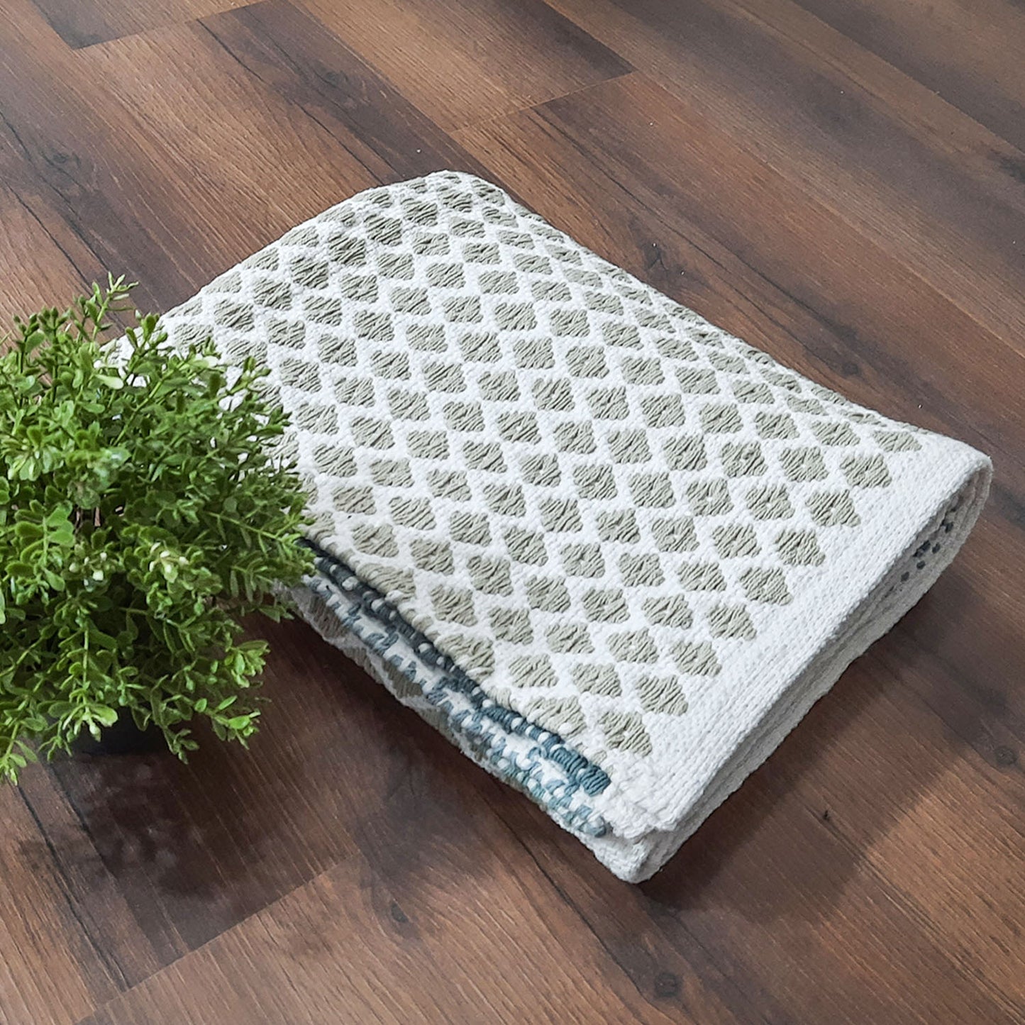 Avioni Contemporary Look Cotton Handloom weaved Floor Rug / Durrie – 120cm x 180cm (~4×6 Feet) – Green