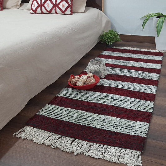 Avioni Handloom Washable Red and White Solid Premium Bedside Carpet (55cm x 137cm (~22″ x 55″))