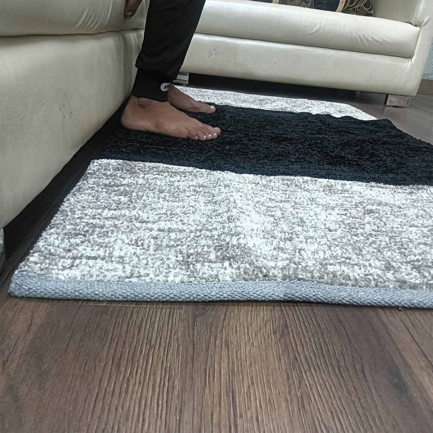 Avioni Handloom Cut Shuttle Rugs by Master Artisans | Soft Touch | Home Washable | Black and Grey Silver | Reversible - 90cm x 150cm (~3feet x 5feet)