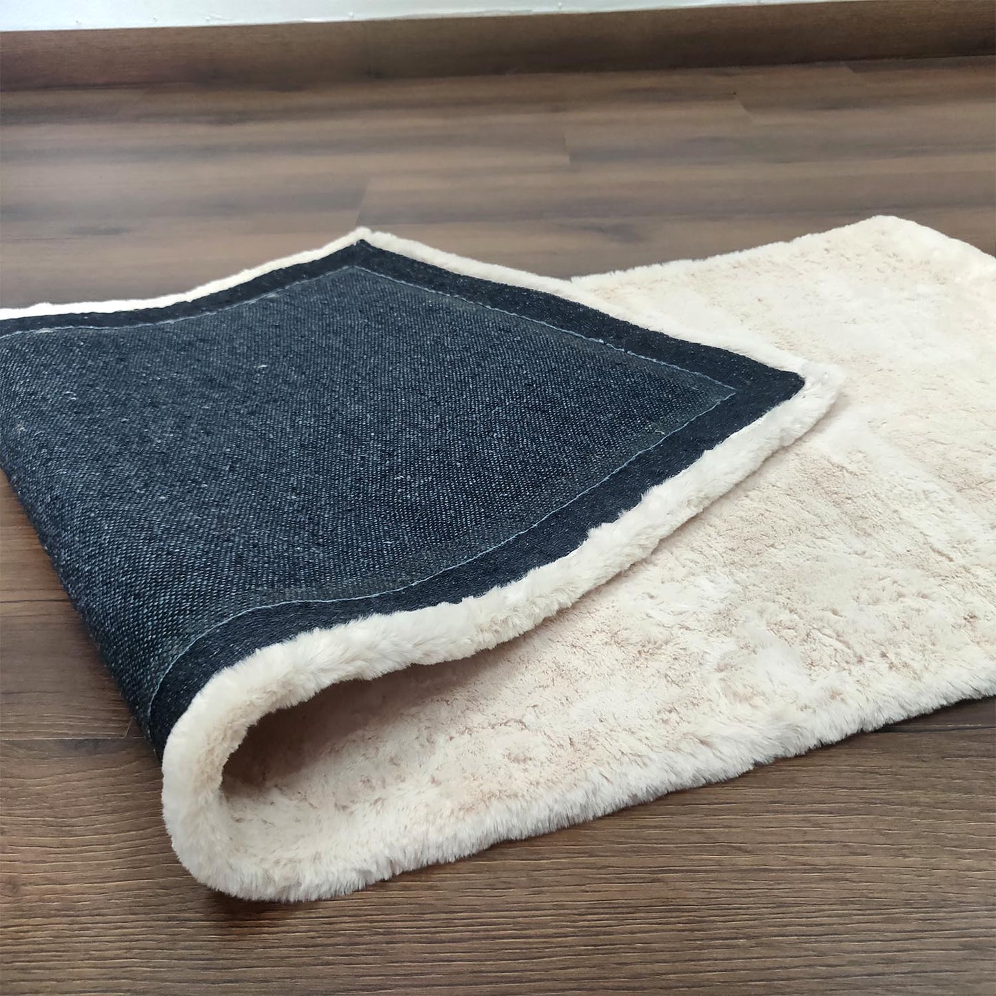 Loomkart – Avioni Ultra Soft Cozy Fluffy Faux Fur White Fur Rug – White / Cream- Easily Hand Washable – Bedside/Hallway/Pooja Room- 60X150cm