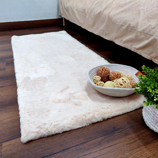Loomkart – Avioni Ultra Soft Cozy Fluffy Faux Fur  White Rug – White / Cream- Easily Hand Washable – Bedside/Hallway/Pooja Room- 60X150cm