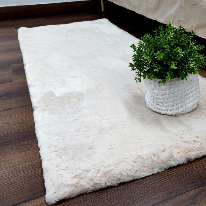 Loomkart – Avioni Ultra Soft Cozy Fluffy Faux Fur  White Rug – White / Cream- Easily Hand Washable – Bedside/Hallway/Pooja Room- 60X150cm